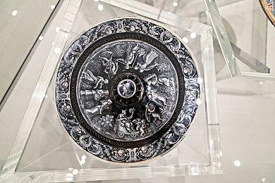 Xbox展示《地狱之刃2》定制Xbox Series X主机 只送不卖